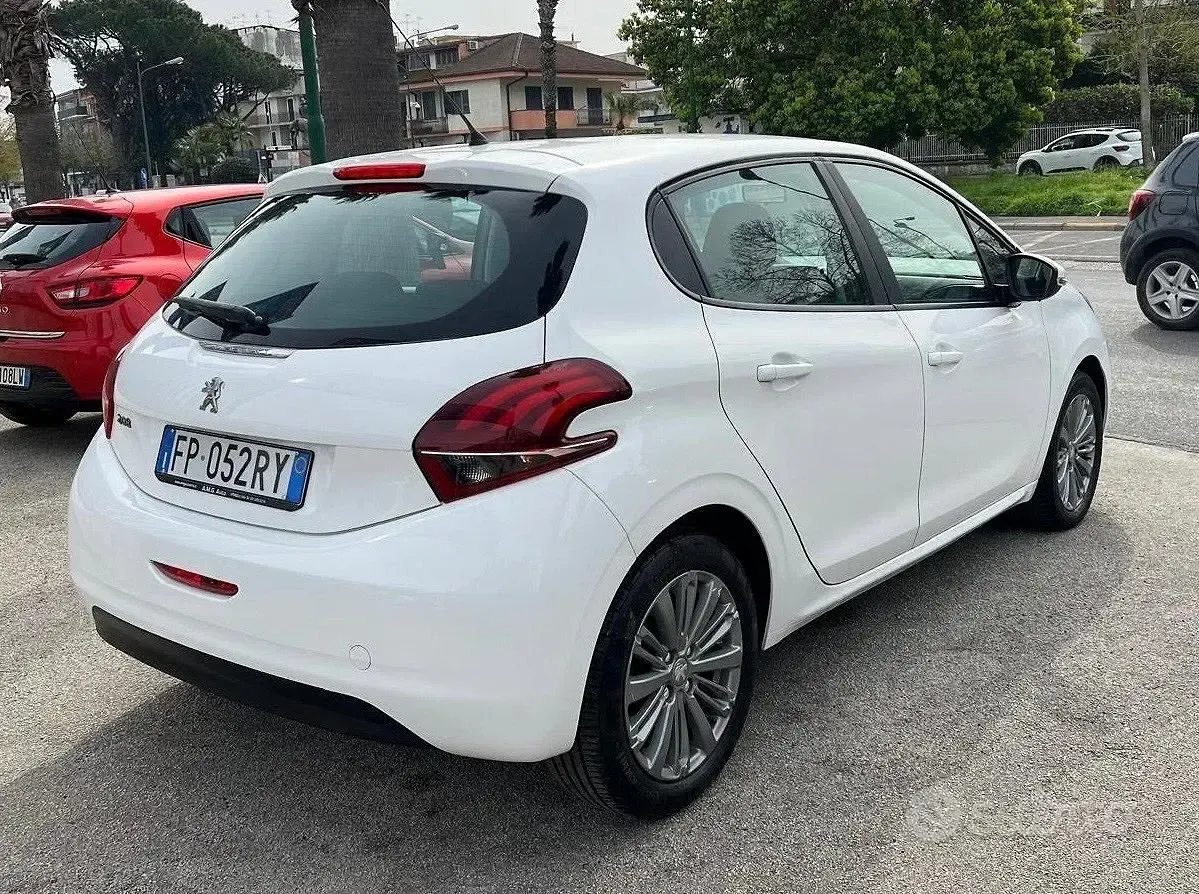 Usata Peugeot 208 Allure 75 CV (55 kW) 2018 Bianco Utilitaria
