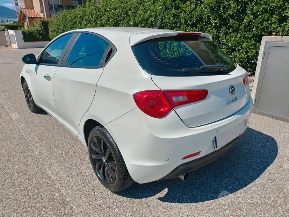 Usata Alfa Romeo Giulietta 120 CV (88 kW) 2015 Bianco Utilitaria