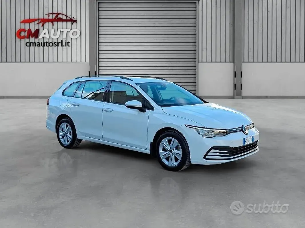 Usata VW Golf VIII Life 131 CV (96 kW) 2022 Bianco Station wagon