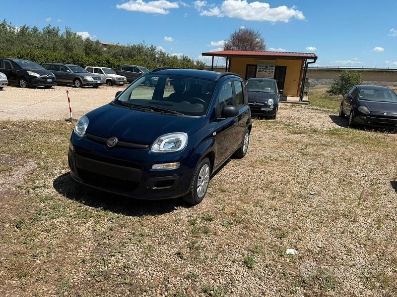 Usata Fiat Panda Lounge 69 CV (50 kW) 2016 Blu Utilitaria
