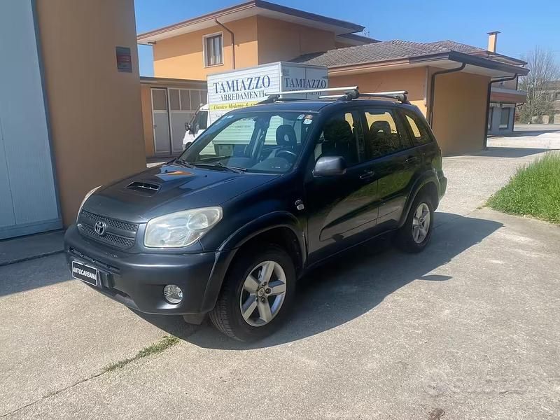 Usata Toyota RAV4 116 CV (85 kW) 2005 Grigio SUV