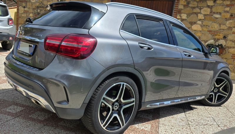 Grigio Usata 2018 Mercedes GLA220 Premium Plus SUV | 25.499 € (Molto cara) - Immagine 1/4