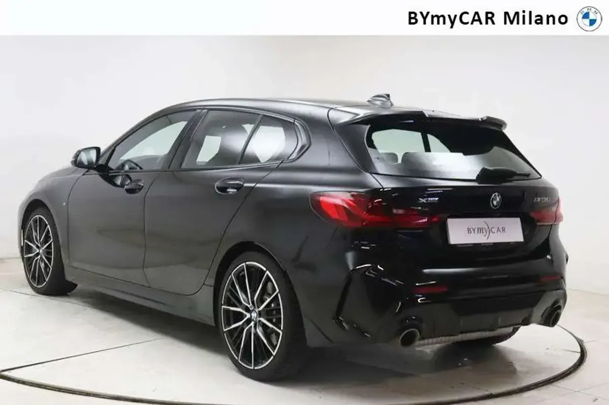 Usata BMW 135 306 CV (225 kW) 2021 Black sapphire metallizzato Utilitaria