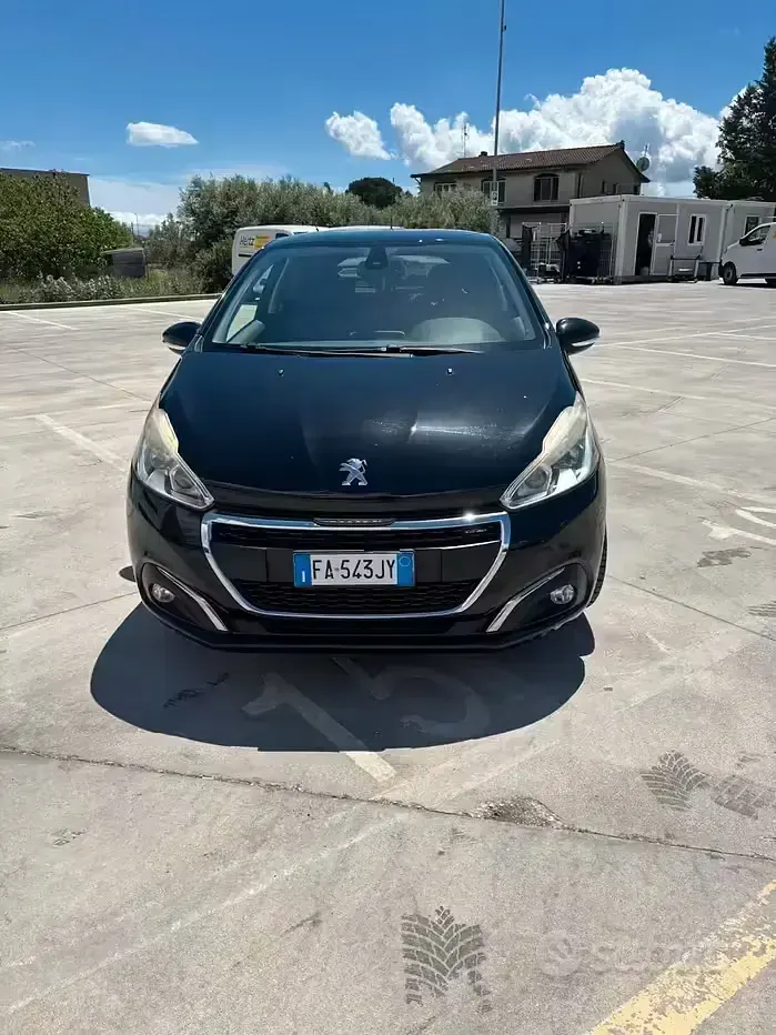 Usata Peugeot 208 GT-line 120 CV (88 kW) 2015 Nero Utilitaria