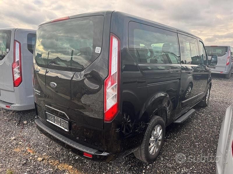 Usata Ford Transit Custom 105 CV (77 kW) 2023 Nero Monovolume