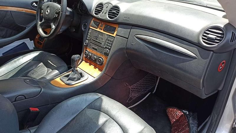 Usata Mercedes CLK270 Elegance 170 CV (125 kW) 2006 Argento Coupé