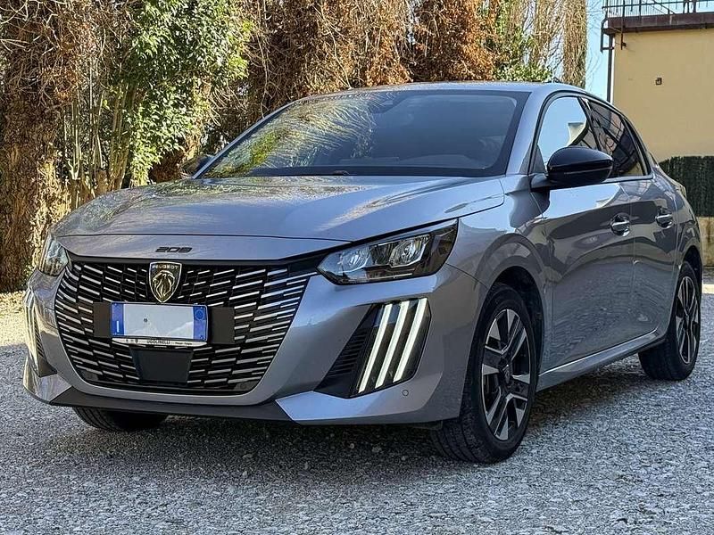 Usata Peugeot 208 Active 101 CV (74 kW) 2024 Argento Utilitaria