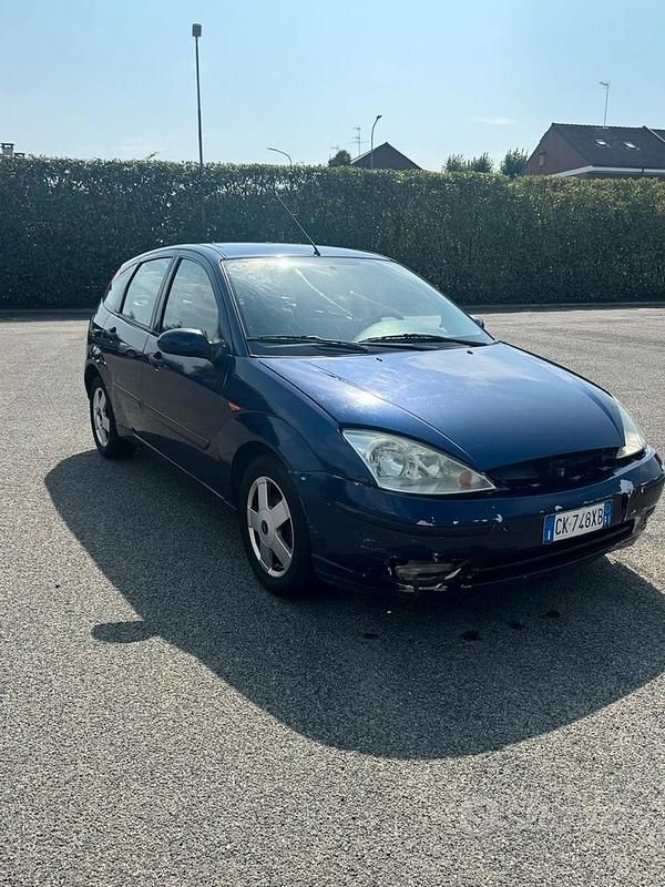 Usata Ford Focus 90 CV (66 kW) 2003 Blu Berlina