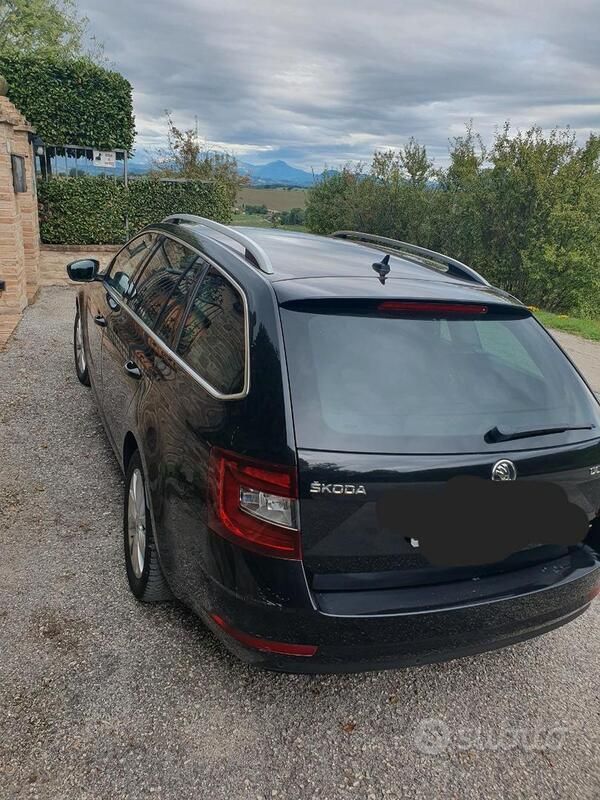 Usata Skoda Octavia 110 CV (80 kW) 2017 Nero Station wagon