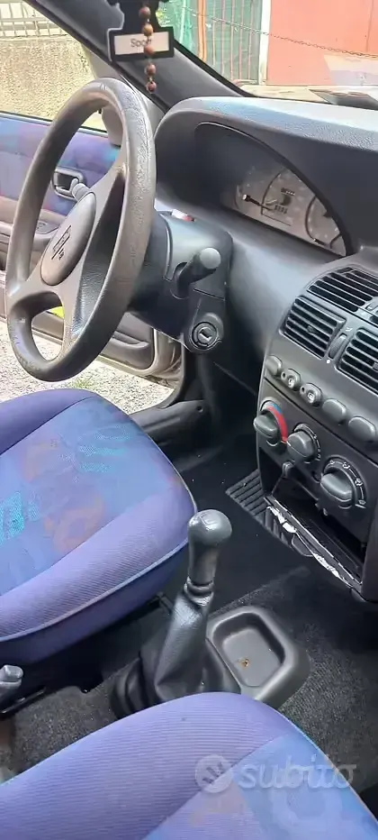 Usata Fiat Punto 54 CV (39 kW) 1999 Grigio Berlina