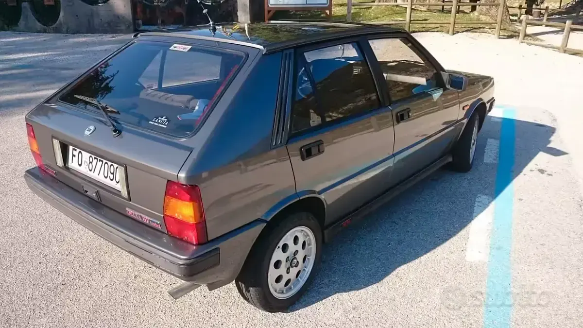 Usata Lancia Delta 140 CV (102 kW) 1990 Grigio Utilitaria