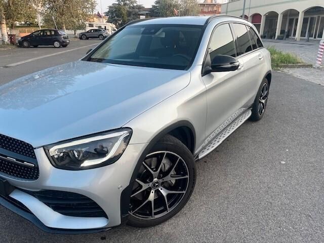 Argento Usata 2019 Mercedes GLC220 Premium SUV | 32.000 € (Buon prezzo) - Immagine 1/4