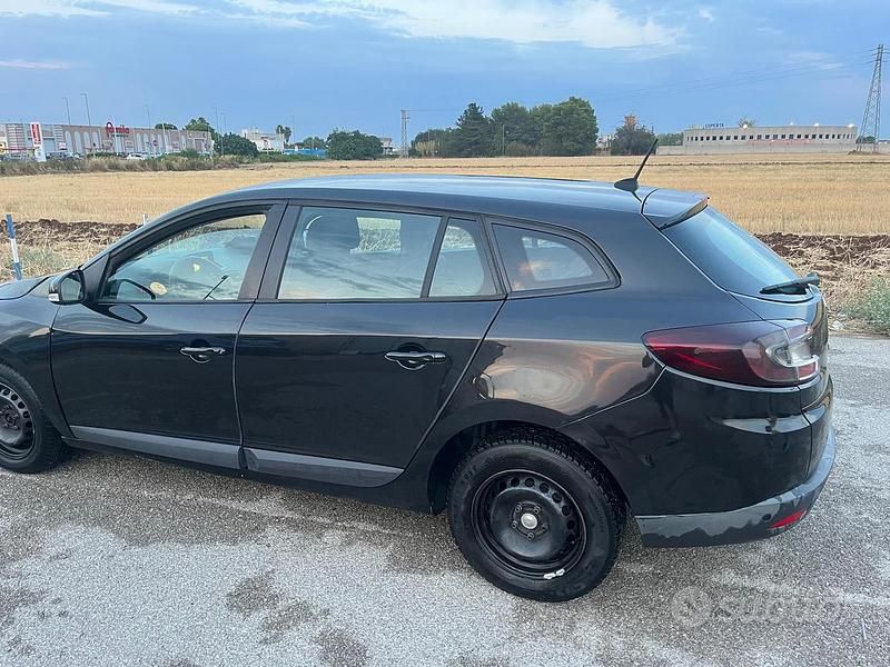 Usata Renault Mégane III 110 CV (80 kW) 2010 Nero Station wagon