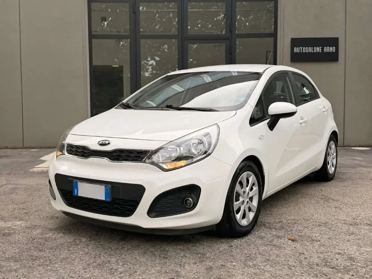 Usata Kia Rio 84 CV (61 kW) 2015 Bianco Berlina