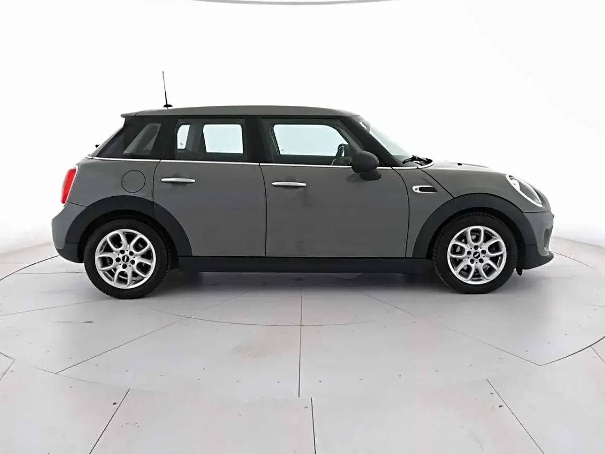 Usata Mini ONE 75 CV (55 kW) 2018 Moonwalk grey Utilitaria