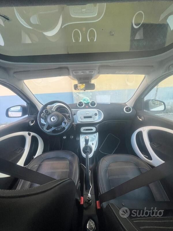 Usata Smart ForFour 453 CV (333 kW) 2015 Bianco Utilitaria