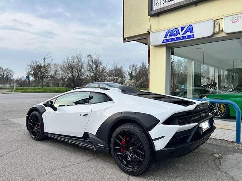 Usata Lamborghini Huracán 610 CV (448 kW) 2024 Bianco Coupé