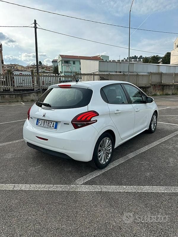 Usata Peugeot 208 82 CV (60 kW) 2017 Bianco Utilitaria