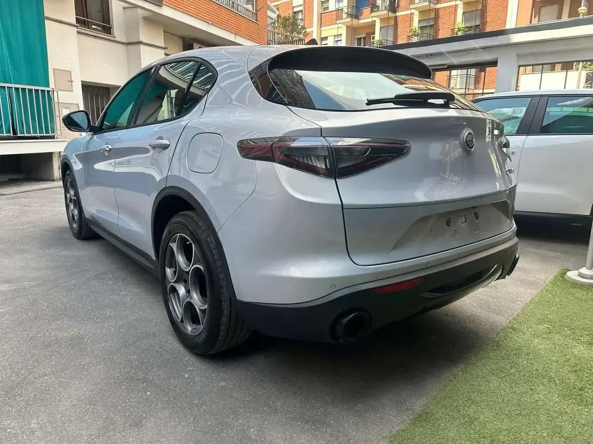 Usata Alfa Romeo Stelvio Sprint 160 CV (117 kW) 2024 61q bianco lunare SUV