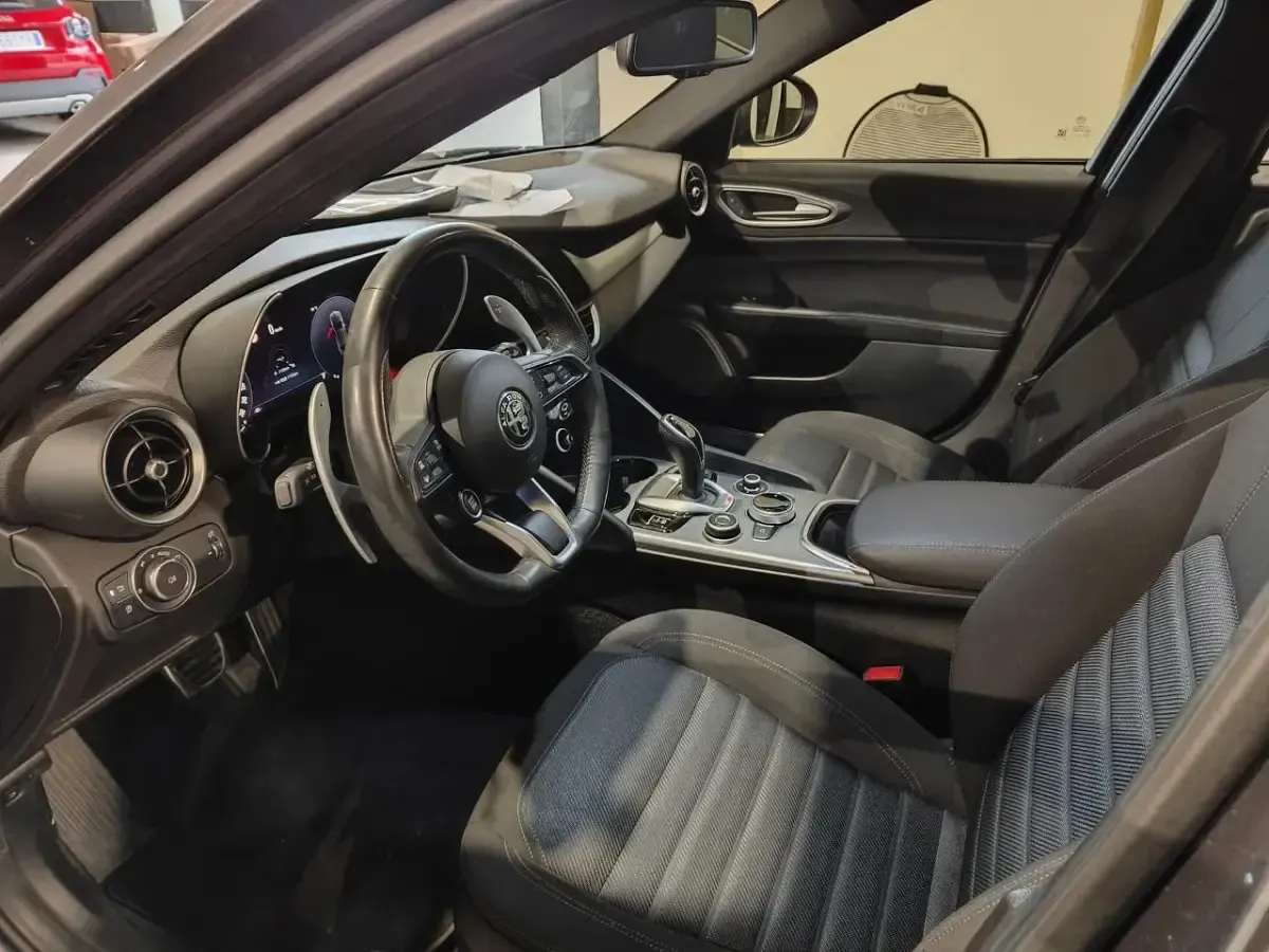 Usata Alfa Romeo Giulia Sprint 280 CV (205 kW) 2024 Grigio Berlina