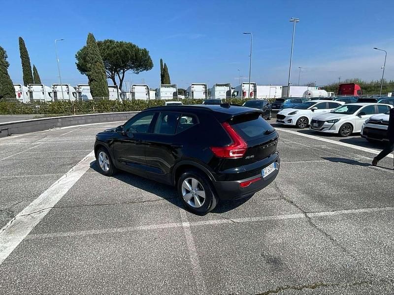 Usata Volvo XC40 Momentum 129 CV (94 kW) 2020 Nero SUV