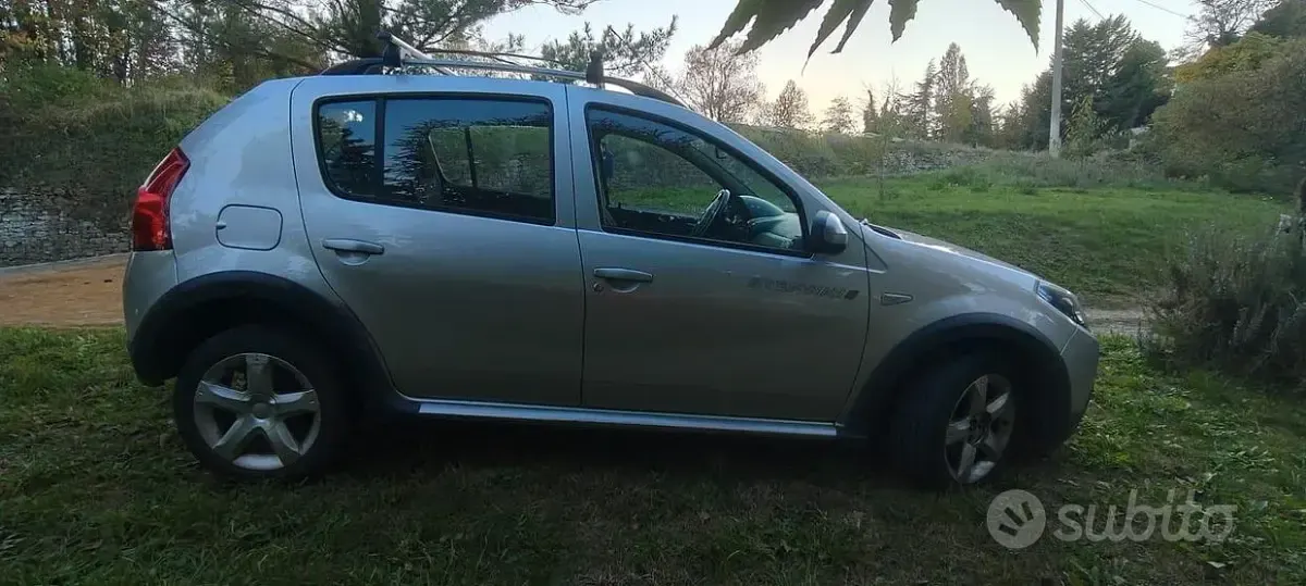 Usata Dacia Sandero Stepway 88 CV (64 kW) 2011 Grigio Berlina