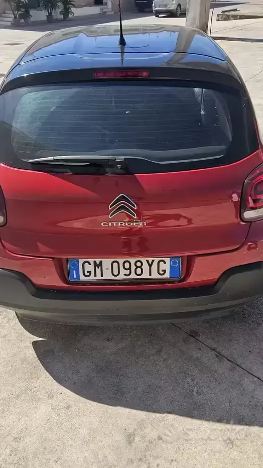 Begagnad Citroën C3 Shine 102 HK (75 kW) 2023 Röd Halvkombi