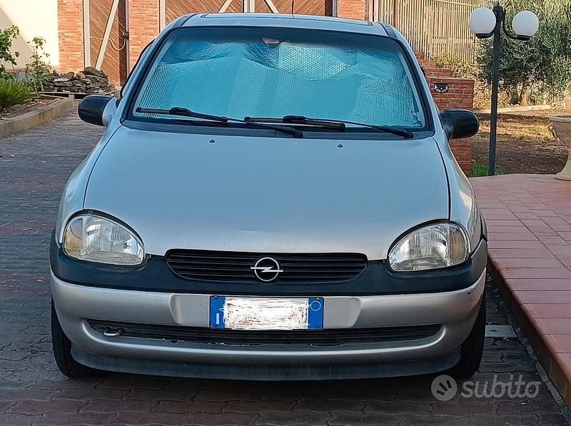 Grigio Usata 1999 Opel Corsa Due volumi | 1300 € (Buon prezzo) - Immagine 1/4