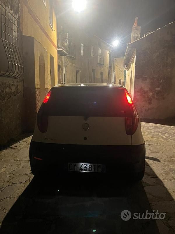 Usata Fiat Punto 70 CV (51 kW) 2005 Utilitaria