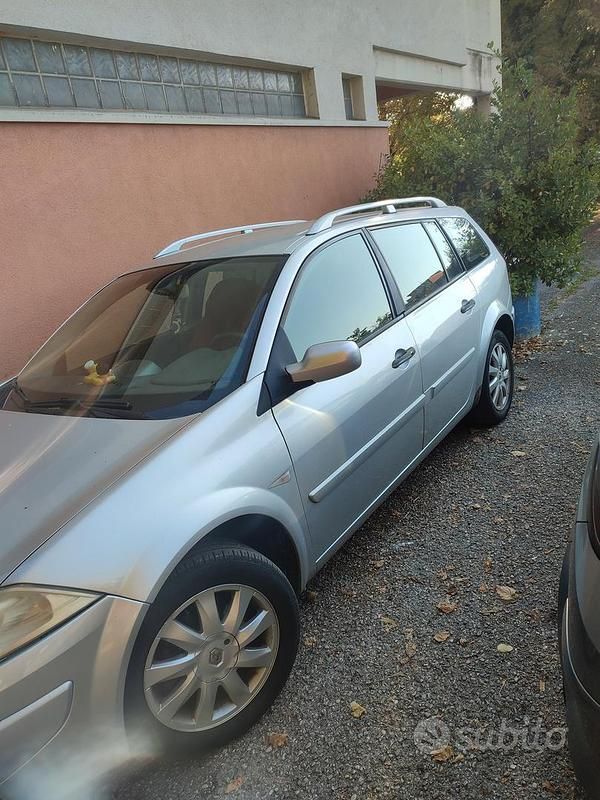 Usata Renault Mégane GrandTour 115 CV (84 kW) 2010 Grigio Station wagon