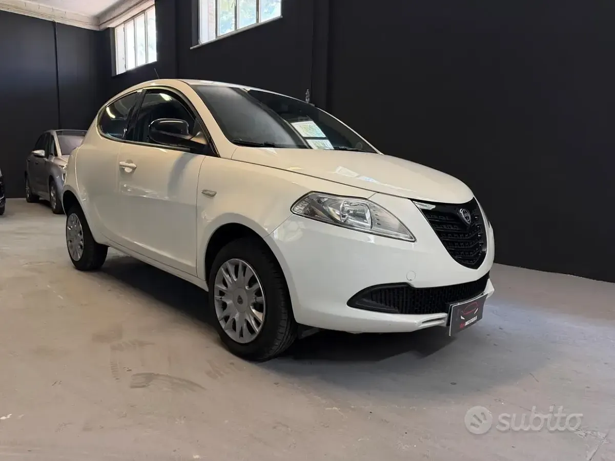Usata Lancia Ypsilon 80 CV (58 kW) 2015 Bianco Utilitaria