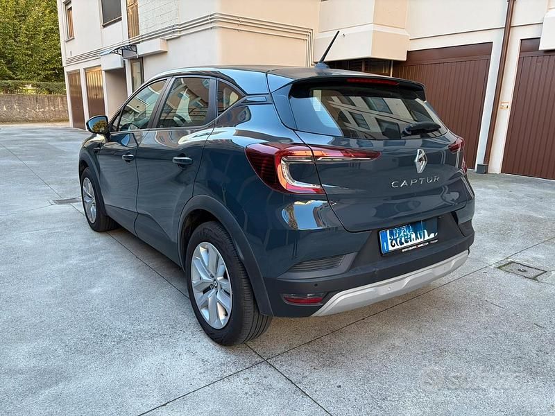 Usata Renault Captur Zen 100 CV (73 kW) 2022 Grigio SUV