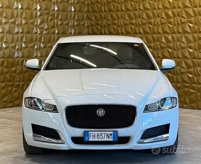 Usata Jaguar XF Prestige 180 CV (132 kW) 2017 Bianco Berlina