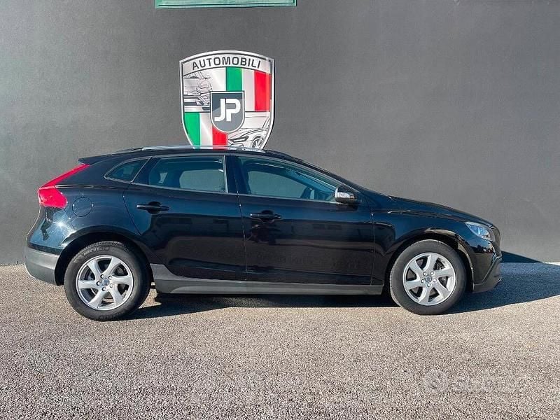 Usata Volvo V40 CC Business Edition 120 CV (88 kW) 2016 Nero Station wagon