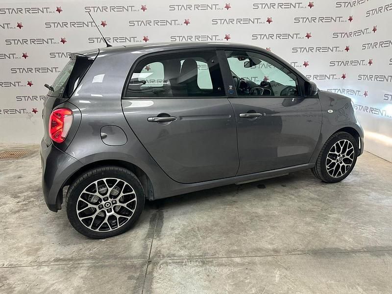 Usata Smart ForFour Electric Drive Passion 41 kW (56 CV) 2021 Grigio Utilitaria