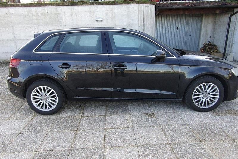 Usata Audi A3 Sportback Ambition 105 CV (77 kW) 2014 Nero Utilitaria