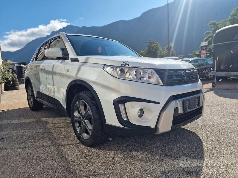 Grigio Usata 2015 Suzuki Vitara Cool SUV | 15.200 € (Cara) - Immagine 1/4