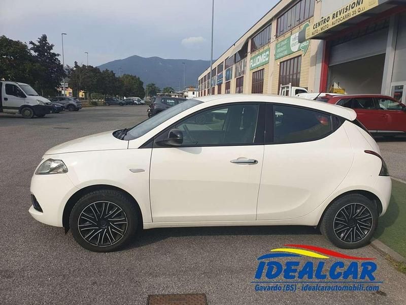 Usata Lancia Ypsilon Gold 69 CV (50 kW) 2018 Bianco Utilitaria