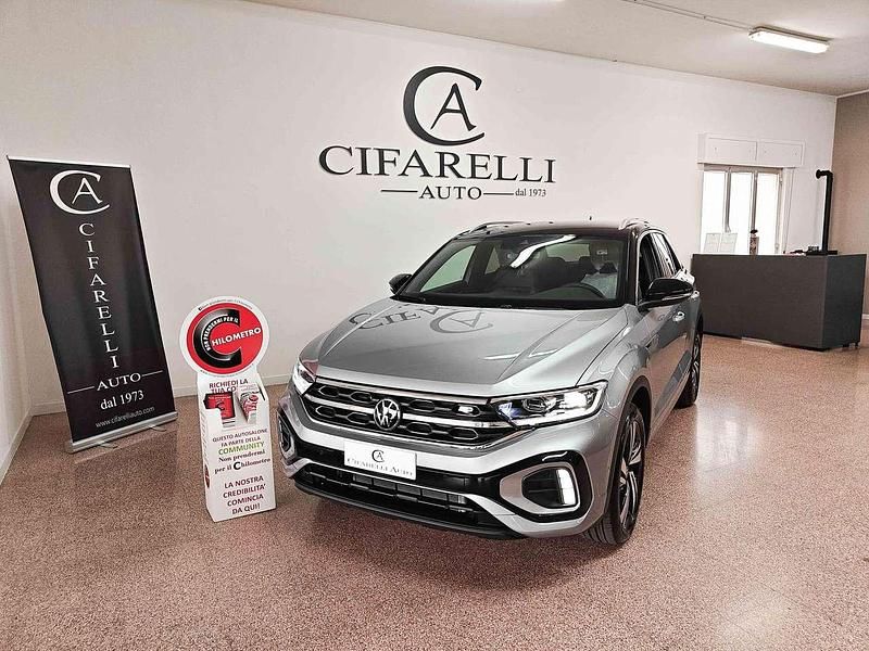 Grigio Nuova 2025 VW T-Roc R-line Plus SUV | 29.900 € (Buon prezzo) - Immagine 1/4