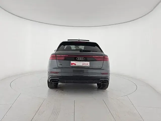 Usata Audi Q8 S-Line 286 CV (210 kW) 2025 Grigio SUV