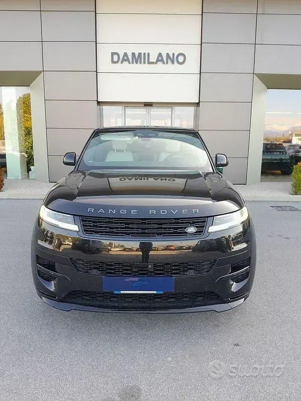 Käytetty Land Rover Range Rover Sport First Edition 530 HP (389 kW) 2023 Musta Katumaasturi