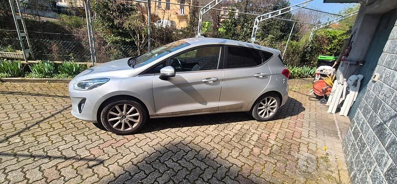 Usata Ford Fiesta Titanium 86 CV (63 kW) 2019 Grigio Utilitaria