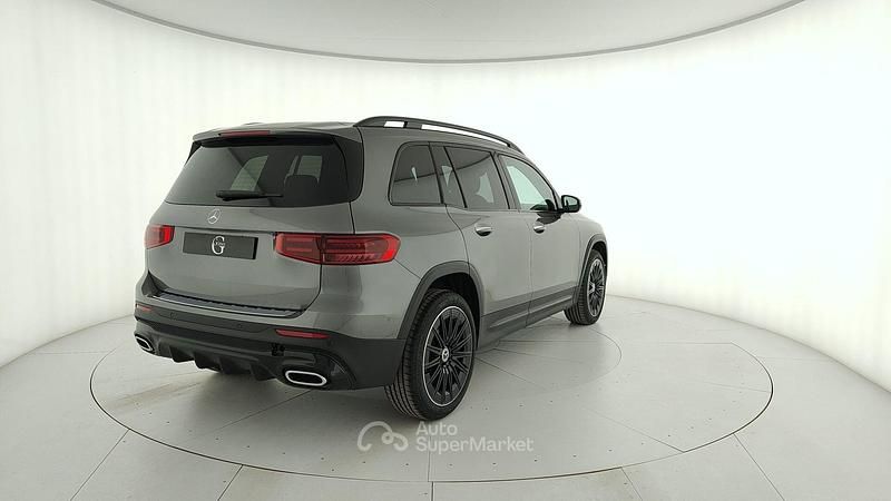 Nuova Mercedes GLB200 150 CV (110 kW) 2026 Mountain grau metallic SUV
