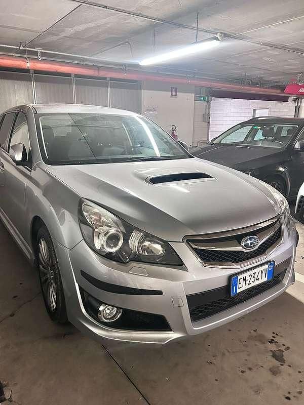 Usata Subaru Legacy Comfort 150 CV (110 kW) 2012 Argento Station wagon