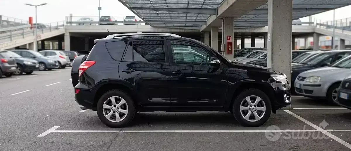 Usata Toyota RAV4 150 CV (110 kW) 2010 Nero SUV