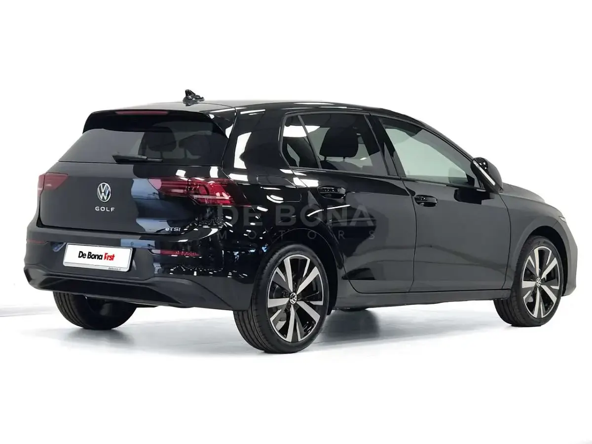 Nuova VW Golf VIII Life 116 CV (85 kW) 2026 Grenadill black metallizzato Berlina