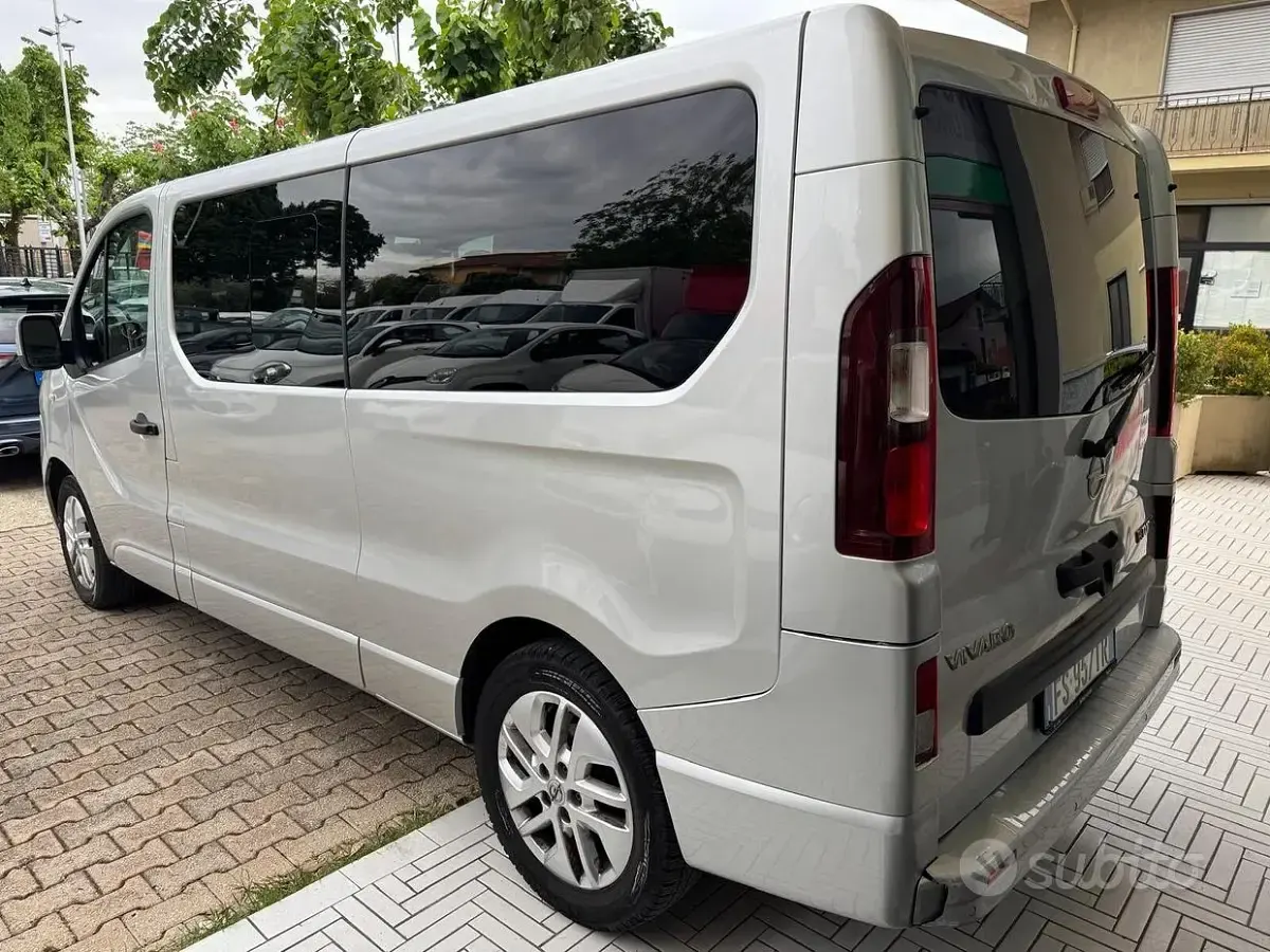 Usata Opel Vivaro S 145 CV (106 kW) 2018 Grigio Monovolume