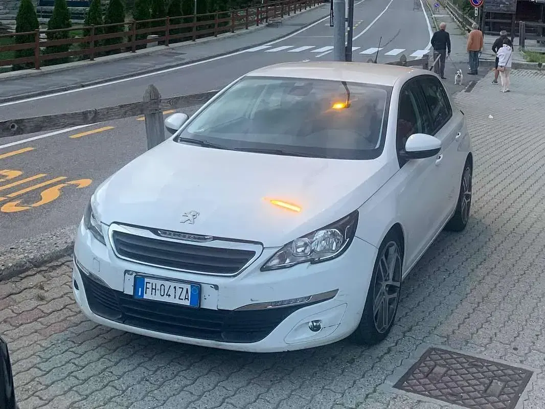 Usata Peugeot 308 Active 92 CV (67 kW) 2014 Bianco Berlina