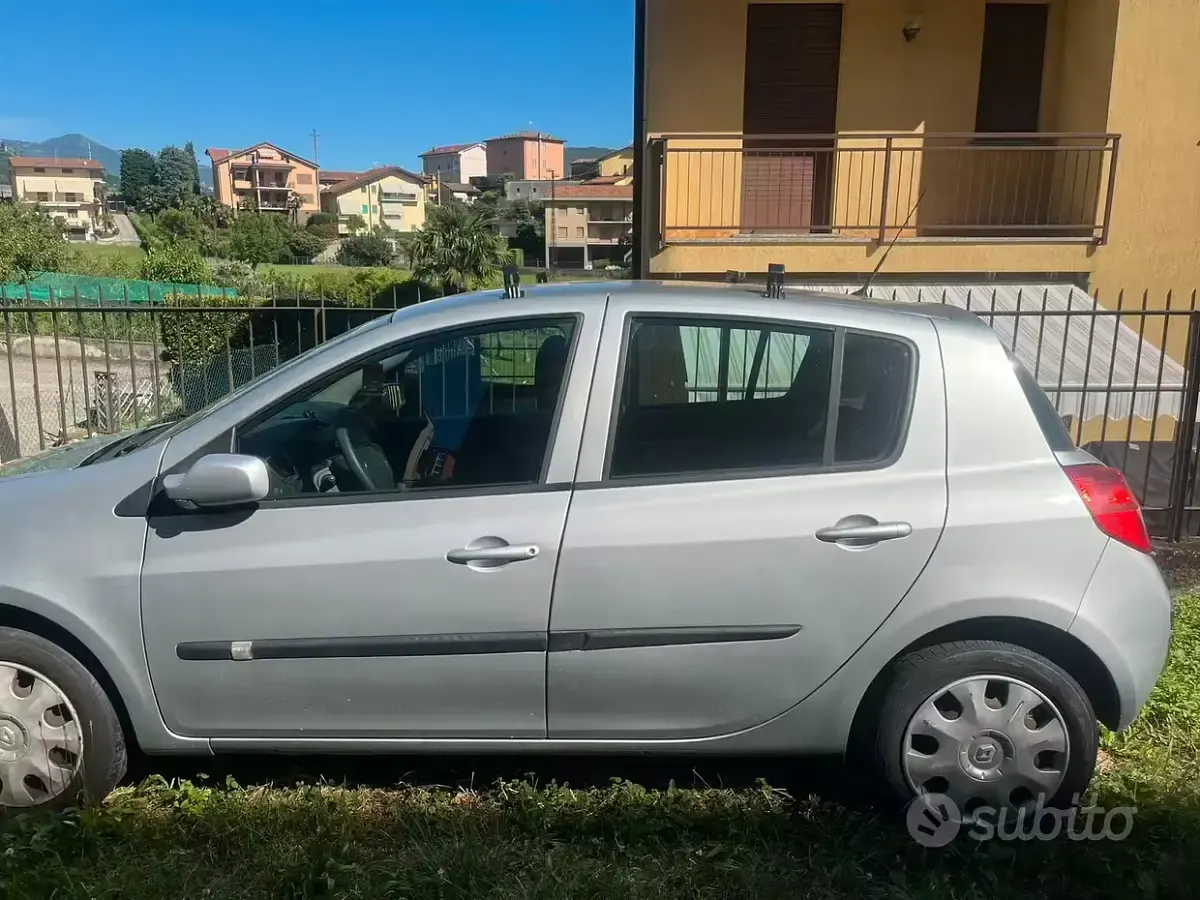Usata Renault Clio II 75 CV (55 kW) 2008 Grigio Berlina