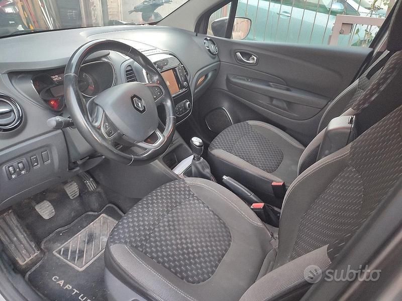 Usata Renault Captur 90 CV (66 kW) 2019 Grigio SUV